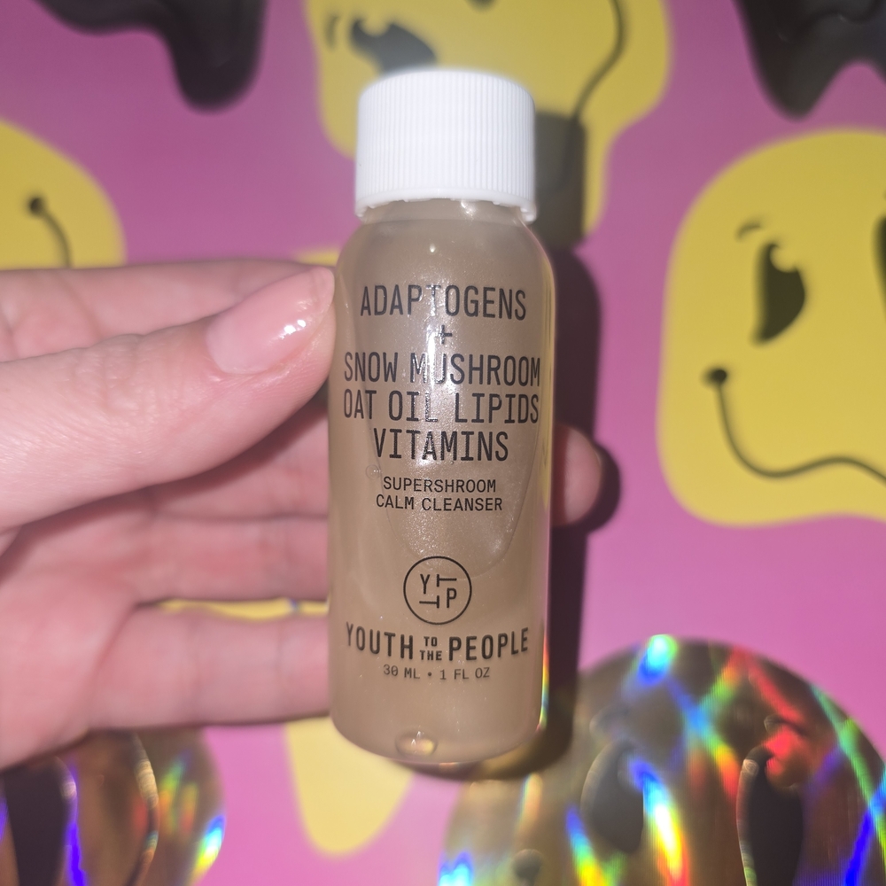 Youth to the People Adaptogens + Snow Mushroom Oat Oil Lipids Vitamans Cleanser